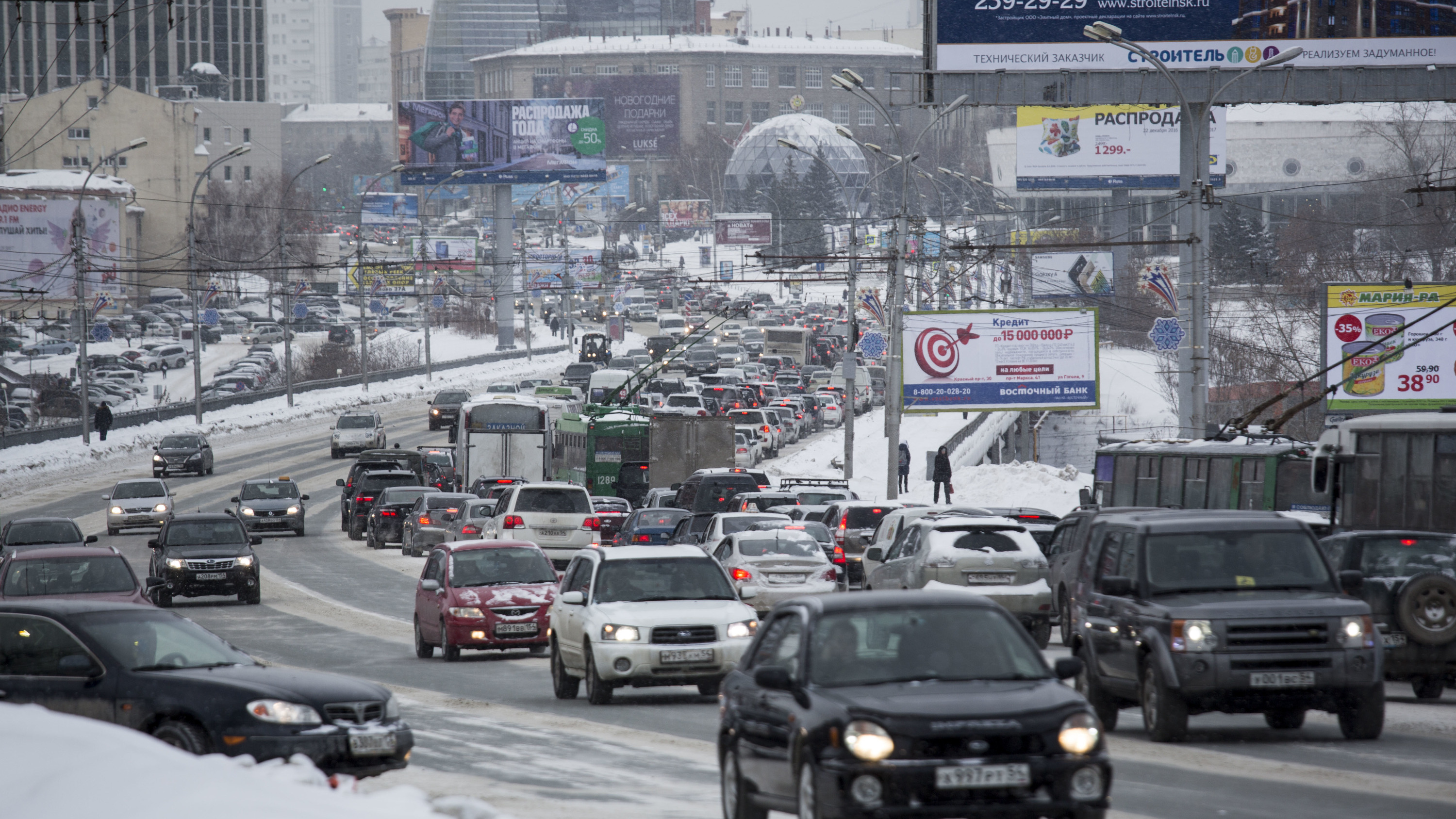 «Забудьте, что ездите 20 лет»: как чехарда с дорожными знаками подставляет водителей в Новосибирске