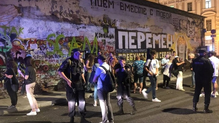Московская полиция начала разгон поклонников Цоя на Арбате