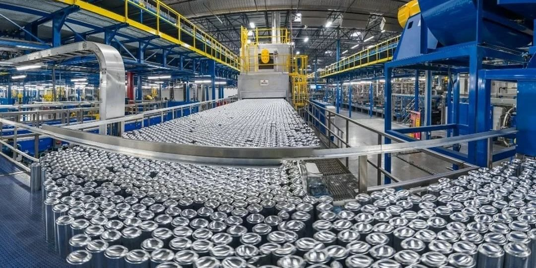 Предприятие выпускает 35 алюминиевых банок в секунду
