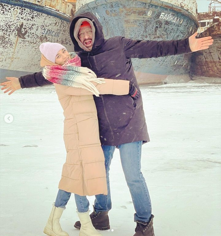 Виктор Логинов с женой на Байкале