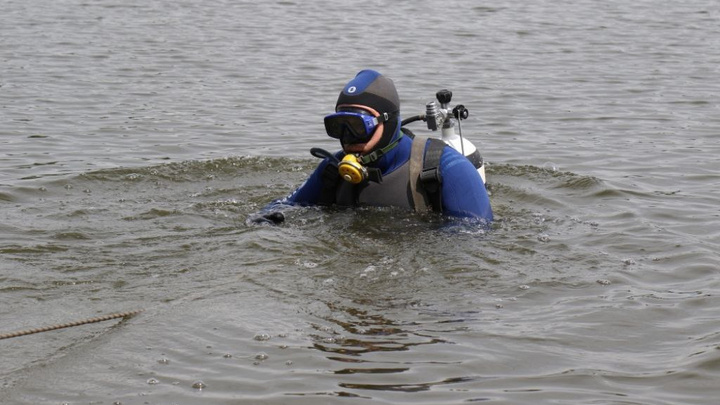 «Водолазы искали его тело шесть часов»: в Красноярском крае утонул молодой мужчина