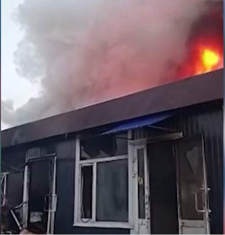 зелёный рынок магнитогорск. горит зеленый рынок. горит зеленый рынок. пожар в магнитогорске на зеленом на зеленом рынке. горит зеленый рынок.