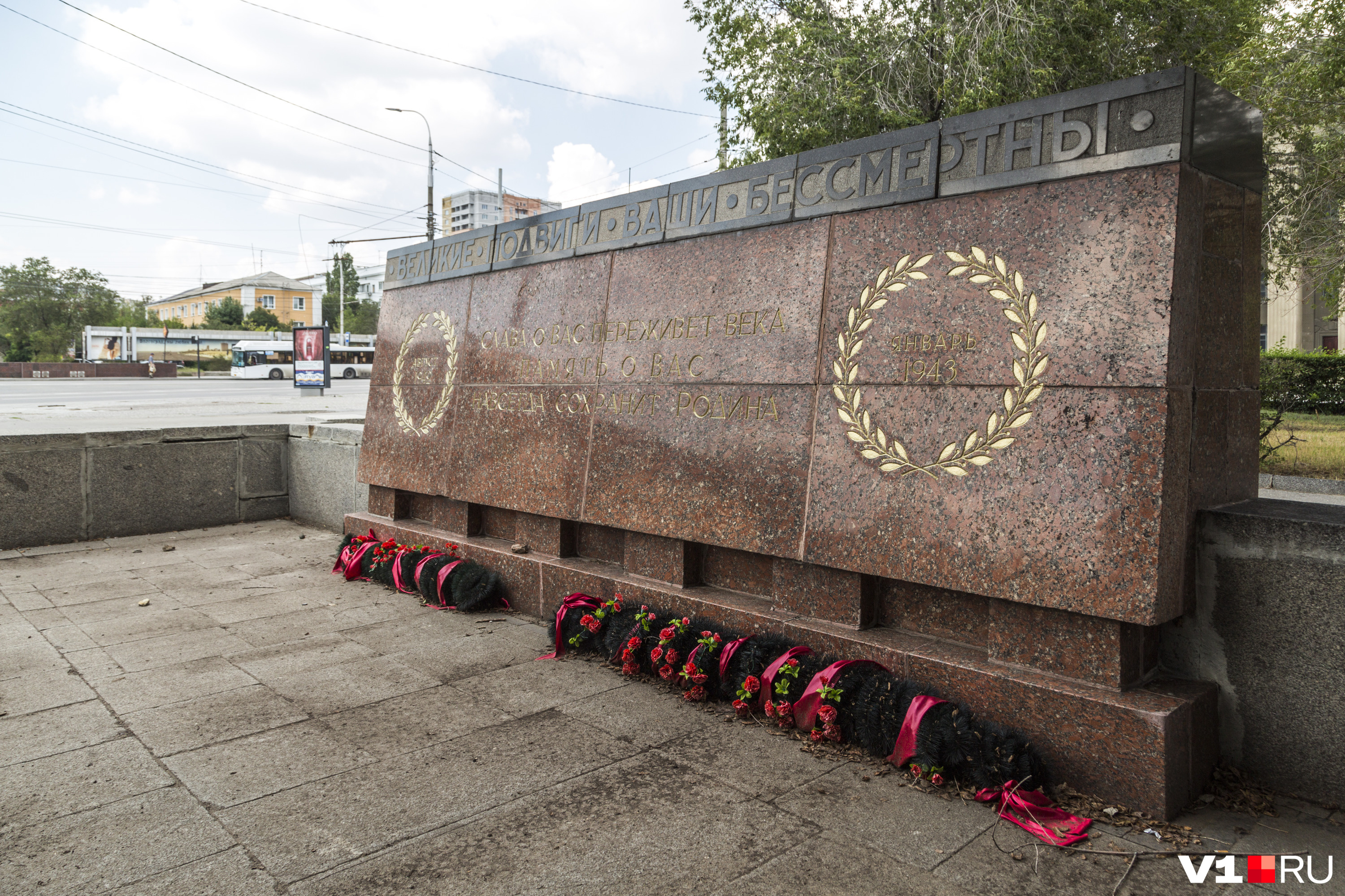 На «работах по сохранению» двух памятников в центре Волгограда ООО «Реновацио» осваивает 61,5 миллиона рублей