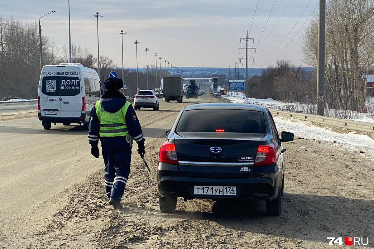 Водителям напоминают об ответственности за езду без пристегнутых ремней Водителям напоминают об ответственности за езду без пристегнутых ремней