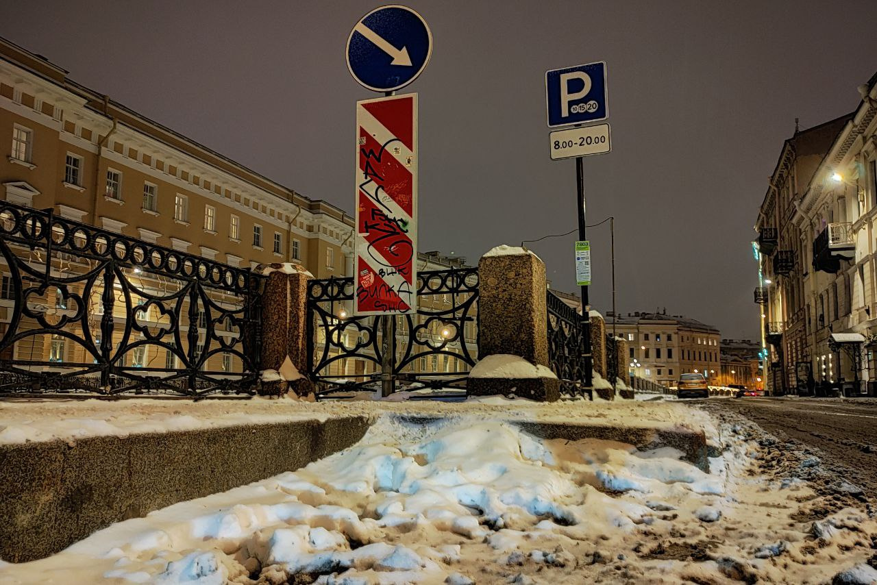 Как убирают от снега зону платной парковки в Петербурге в 2022 г. - 9  декабря 2022 - ФОНТАНКА.ру