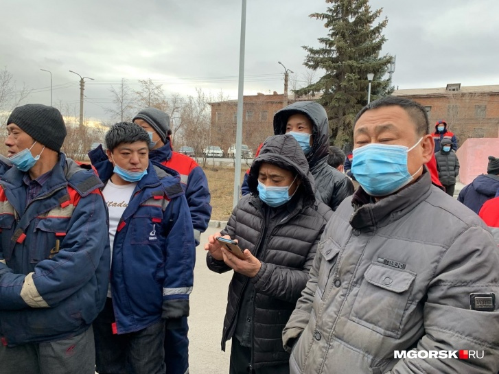 Китайцы говорят, что на митинг они решили пойти сами Китайцы говорят, что на митинг они решили пойти сами