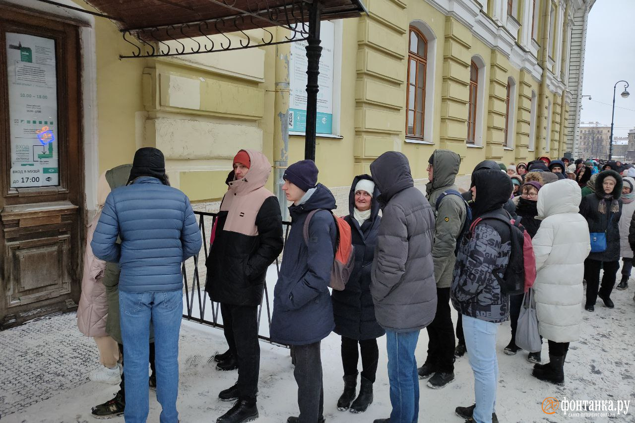 Тяга к ужасному. Бесплатный день в Кунсткамере привел к очередям на вход в  музей | 06.12.2022 | Санкт-Петербург - БезФормата