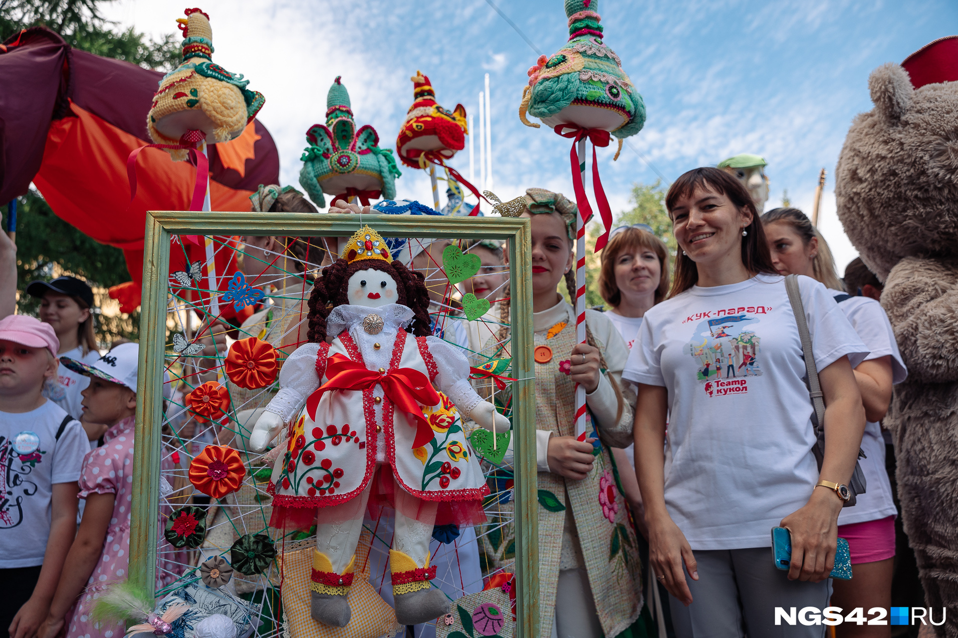 фестиваль кукольного искусства. фестиваль кукольных театров. карнавал кукол. шествие кукол в новосибирске. день защиты детей парад детей в садике.