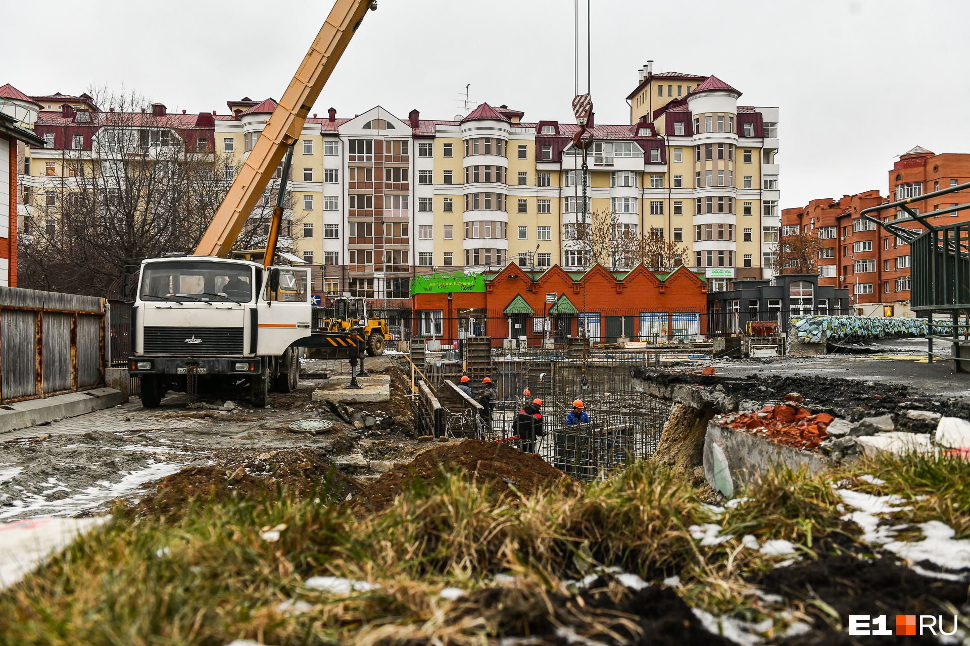 В обновленном вольере смогут жить до четырех медведей В обновленном вольере смогут жить до четырех медведей