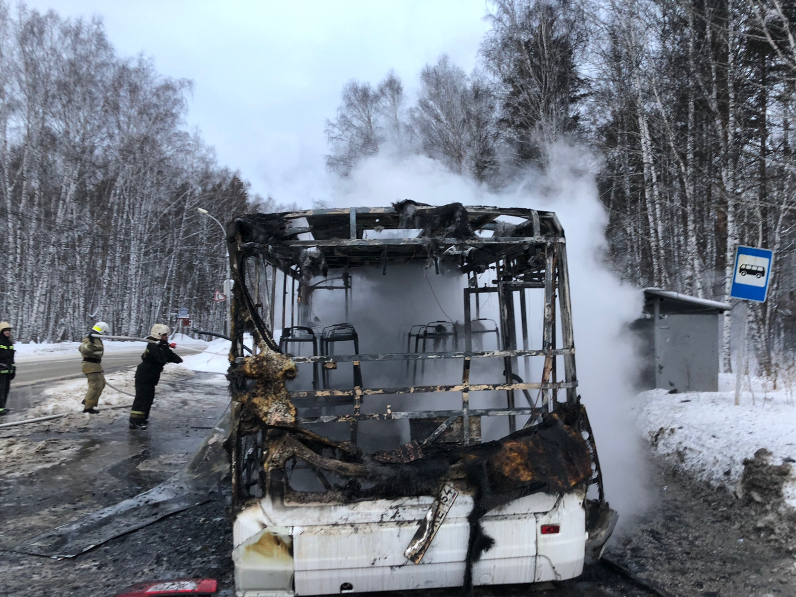 На момент пожара в автобусе никого не было, водитель не пострадал