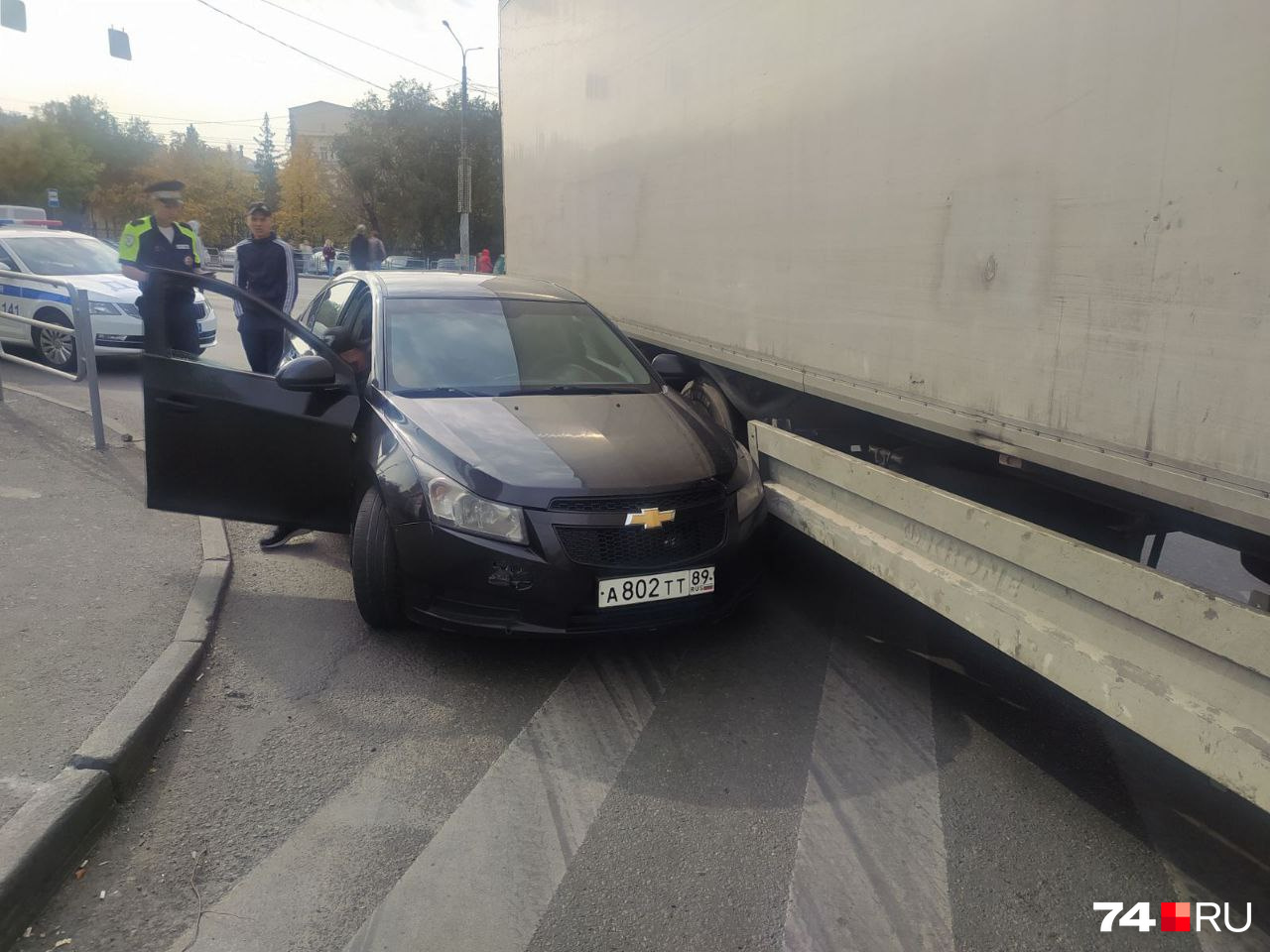Chevrolet под нее буквально поднырнул Chevrolet под нее буквально поднырнул