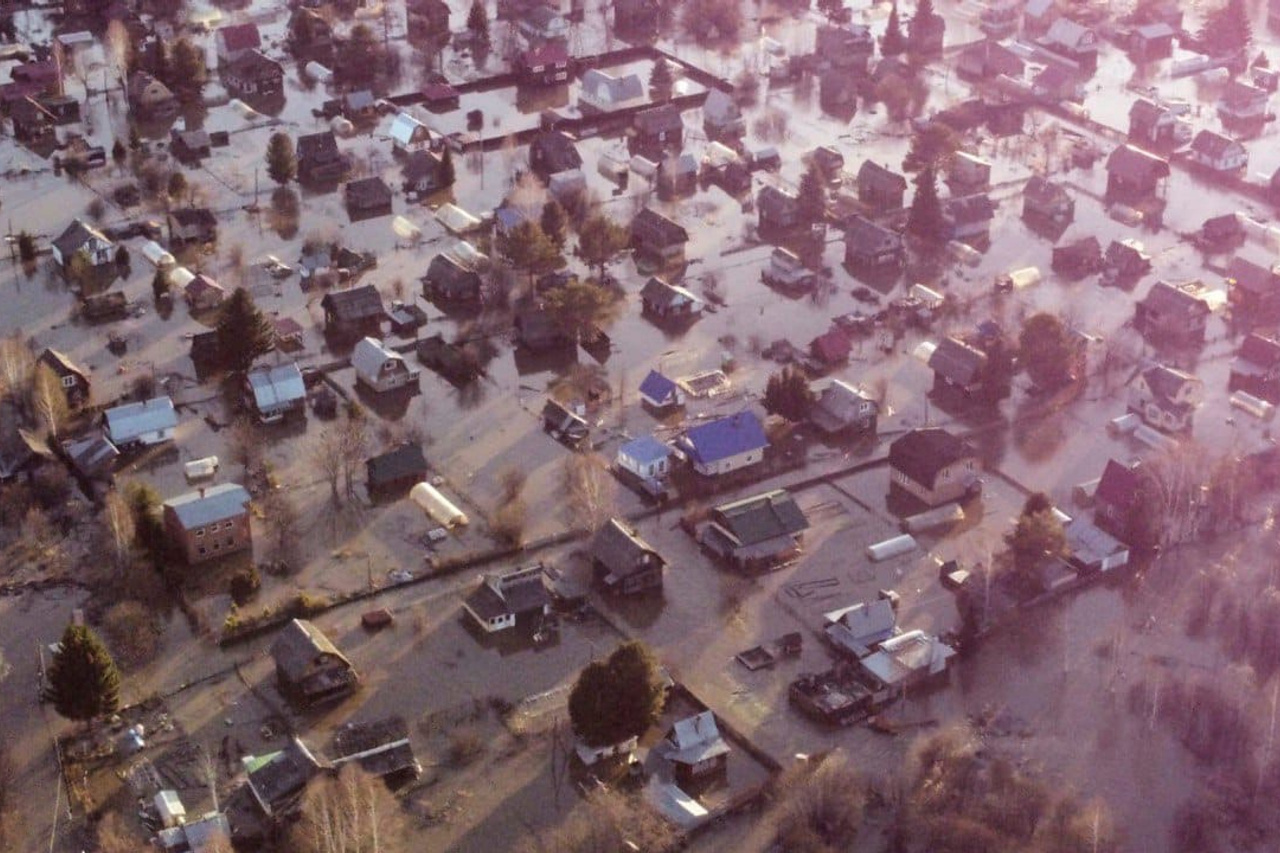 Кемеровская область наводнение. Наводнение в Новокузнецке 2022. Калтан наводнение 2022. Потоп в Новокузнецке 2004. Наводнение в Кузбассе.