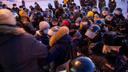 Силовики разогнали антивоенную акцию на площади Ленина — задержано около 10 человек
