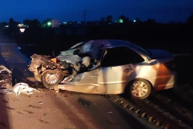Автоледи на LADA Granta врезалась в КамАЗ и “Волгу” по дороге из Волжского