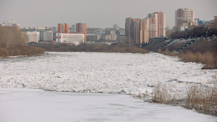 В Кемерове Томь освободилась ото льда. Посмотрите на умиротворяющее видео ледохода