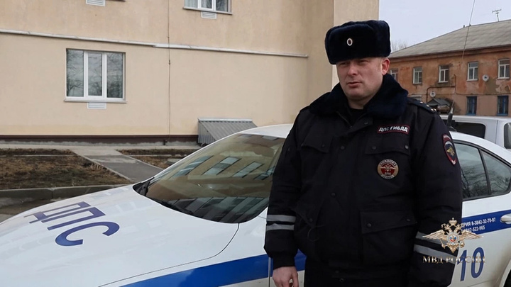 В Кемерове инспектор ГИБДД спас подростка, которому стало плохо на улице