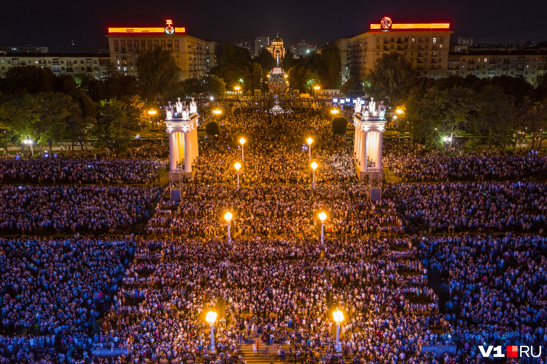 14 января день города. Концерт на набережной в Волгограде. Концерт в Волгограде на набережной в 2001. Концерты в Волгограде 2022. Фестиваль в Волгограде 2022.