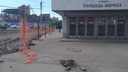 Металлический забор возле метро и разобранные бордюры: что происходит с ремонтом на Ватутина