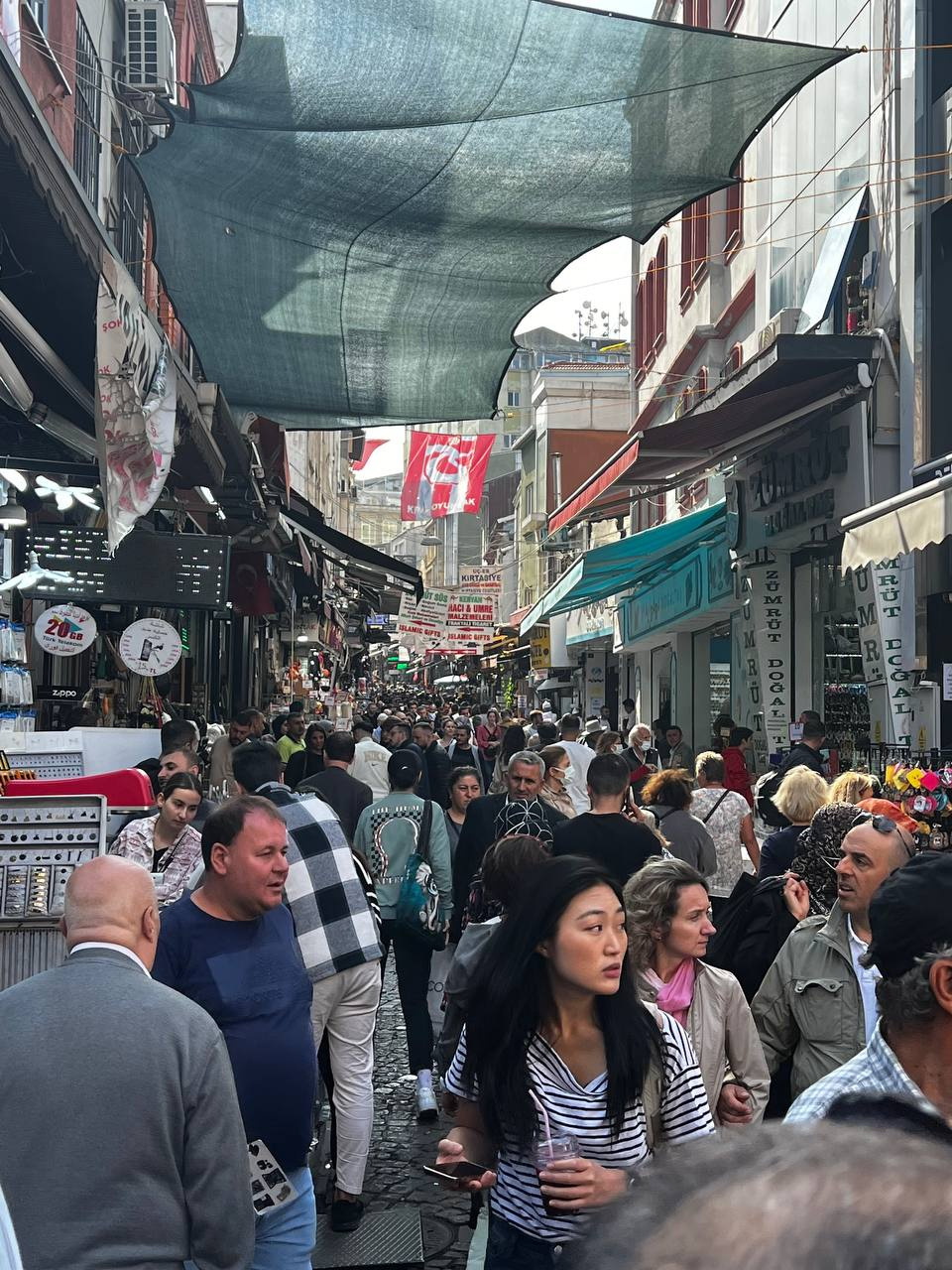 Приготовьтесь: на улицах Стамбула бывает очень многолюдно