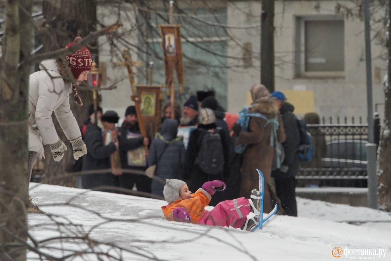 Мороз или оттепель? Циклонический вихрь удерживает в Петербурге аномальное тепло