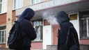«Парят в туалетах и на уроках»: в школах Челябинска дети курят вейпы. Что делают директора