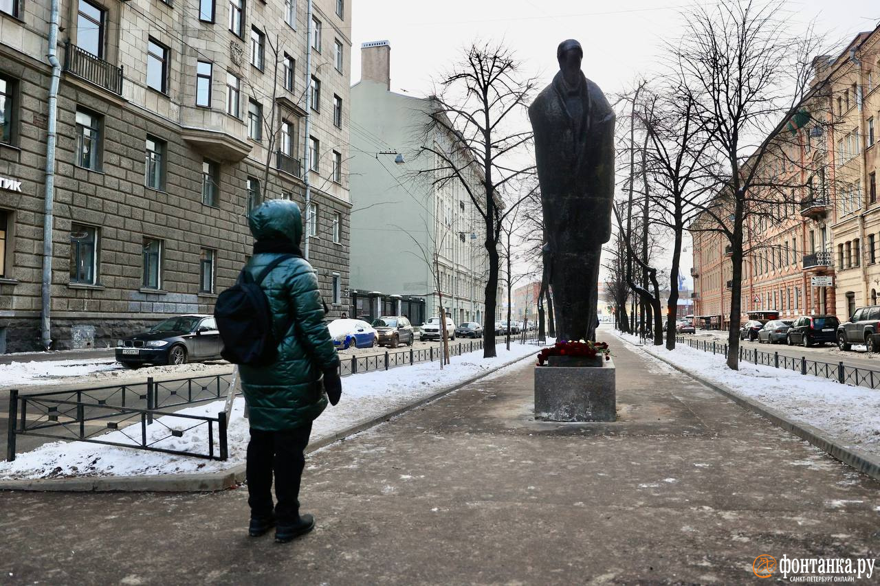 Новый памятник Блоку: где установлен, что означает, реакция петербуржцев -  9 января 2023 - ФОНТАНКА.ру