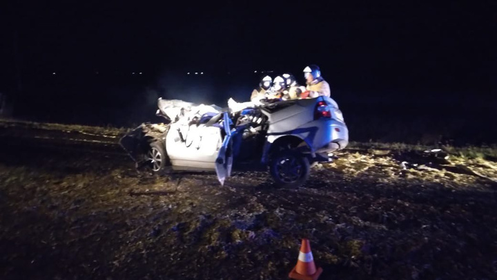 «Лада» влетела в трактор на трассе в Татарстане. Три молодых парня погибли на месте