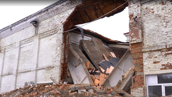 Ломать не строить: разрушенную школу в Междуреченске наконец снесут