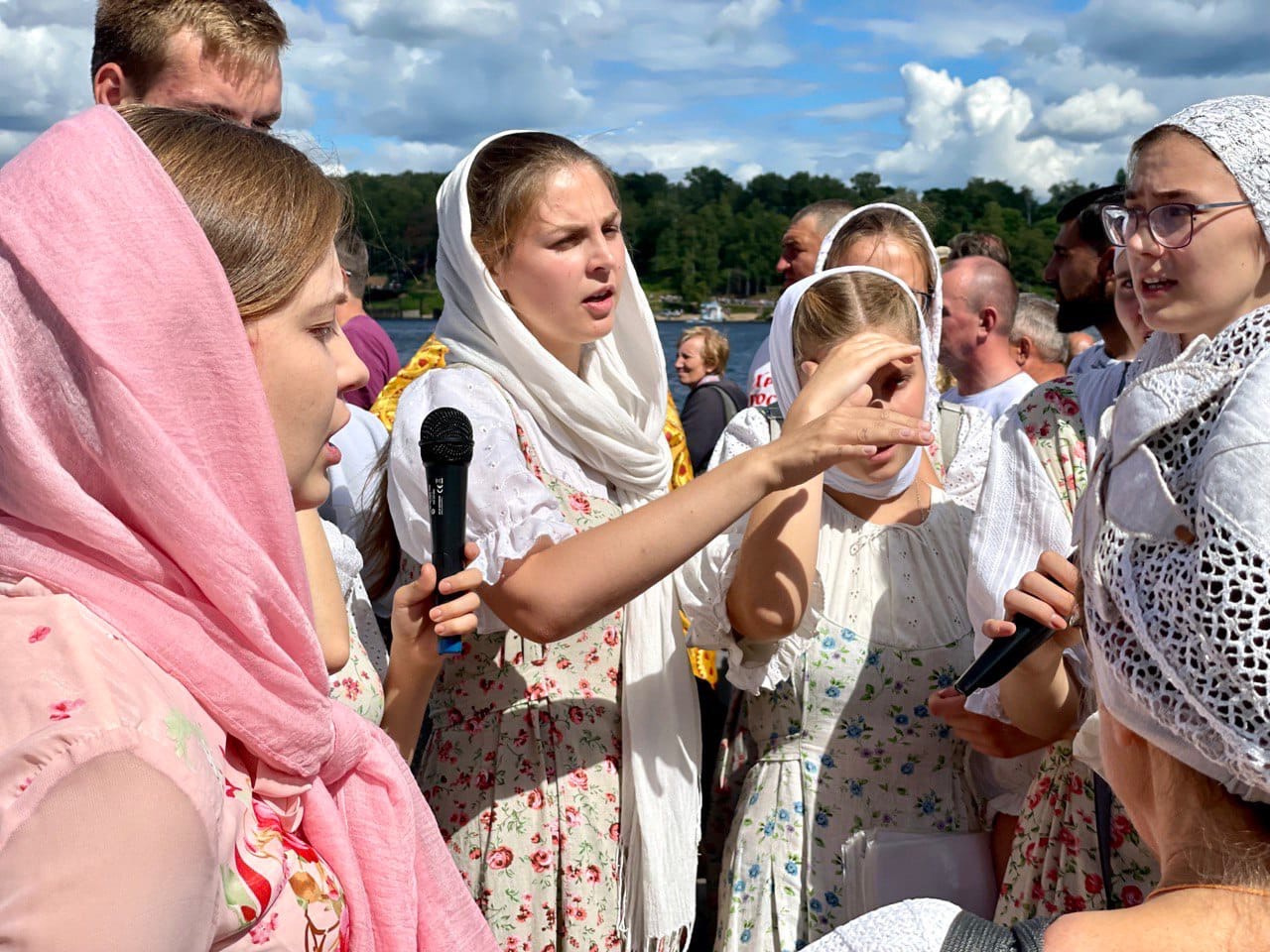 Считается, что женщина, хоть раз изменившая мужу, не увидит образ Христа на иконе