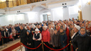 Сколько людей пришли на службу в Михаило-Архангельский собор: показываем на видео