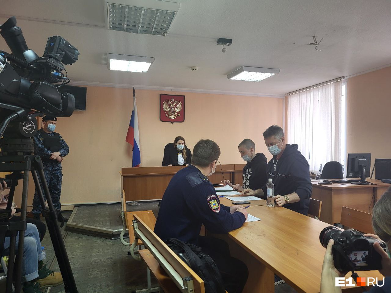 Суд возобновился Суд возобновился