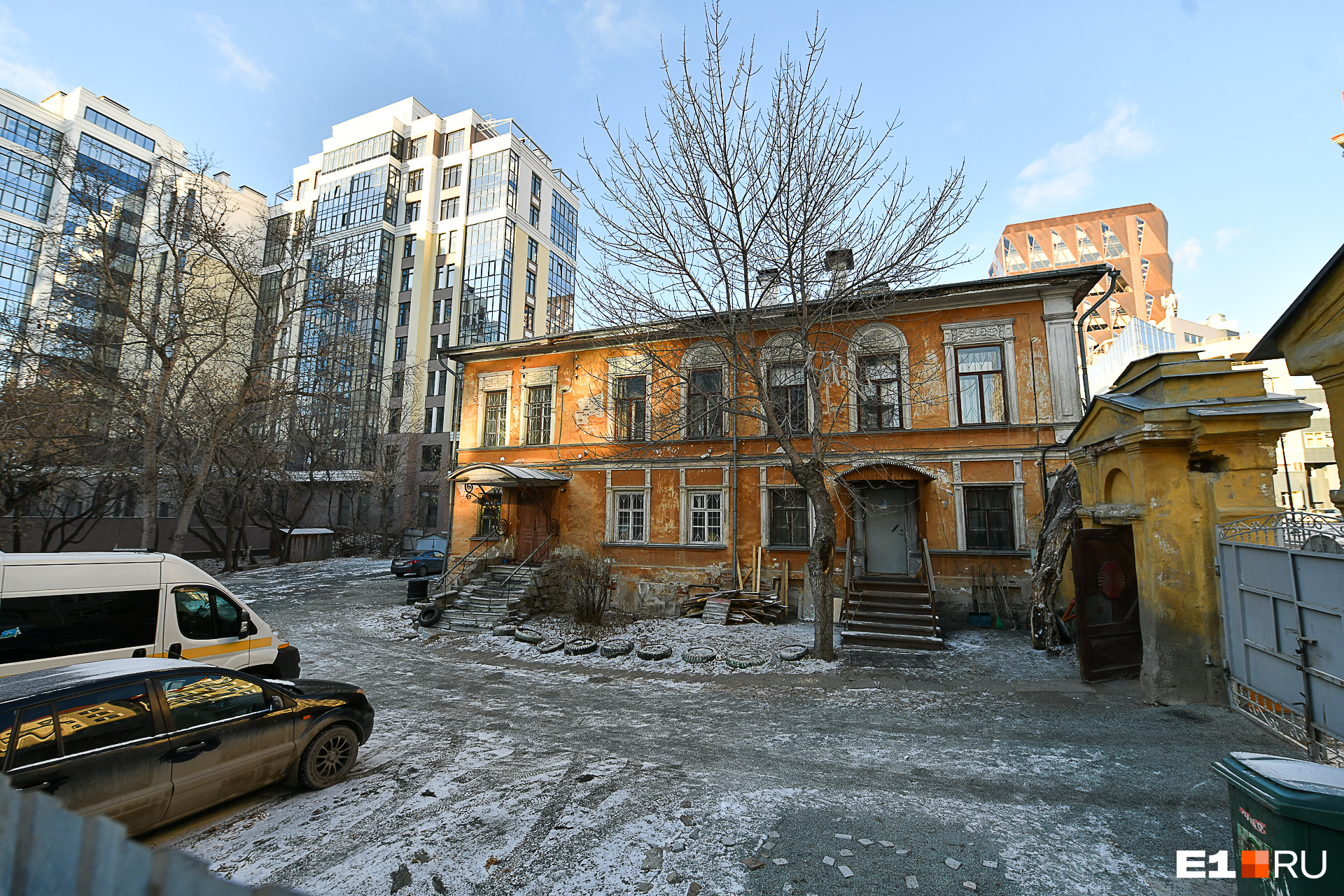 Внутренний двор усадьбы купца Деласье Внутренний двор усадьбы купца Деласье