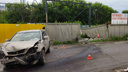 «Тойота» влетела в бетонный забор на Моторной — 2 человека в больнице