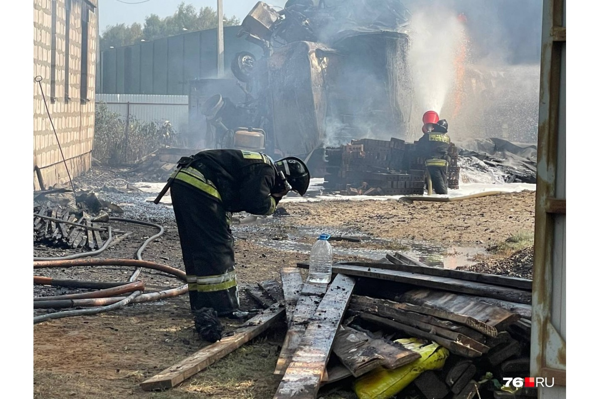 ДТП с бензовозом, скорой и пожаром под Ярославлем 30 августа 2022 г.,  подробности фото и видео, сколько человек погибло - 30 августа 2022 -  ФОНТАНКА.ру