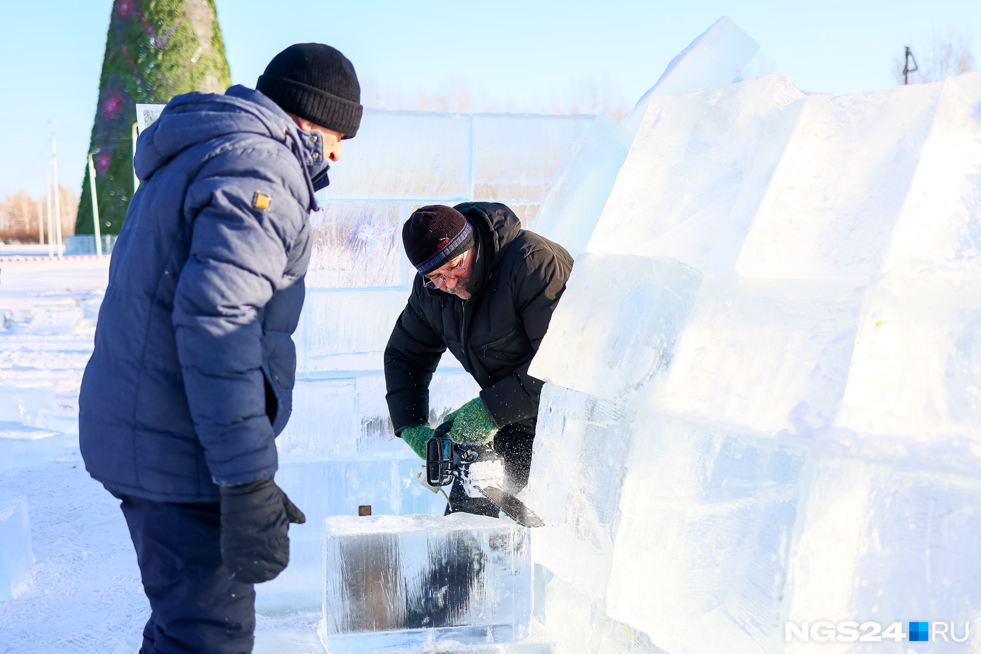 Ледяной дом по форме напоминает иглу — жилище эскимосов