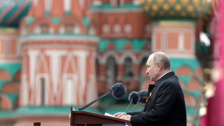 Путин поздравил россиян с Днем Победы: что сказал президент на Красной площади