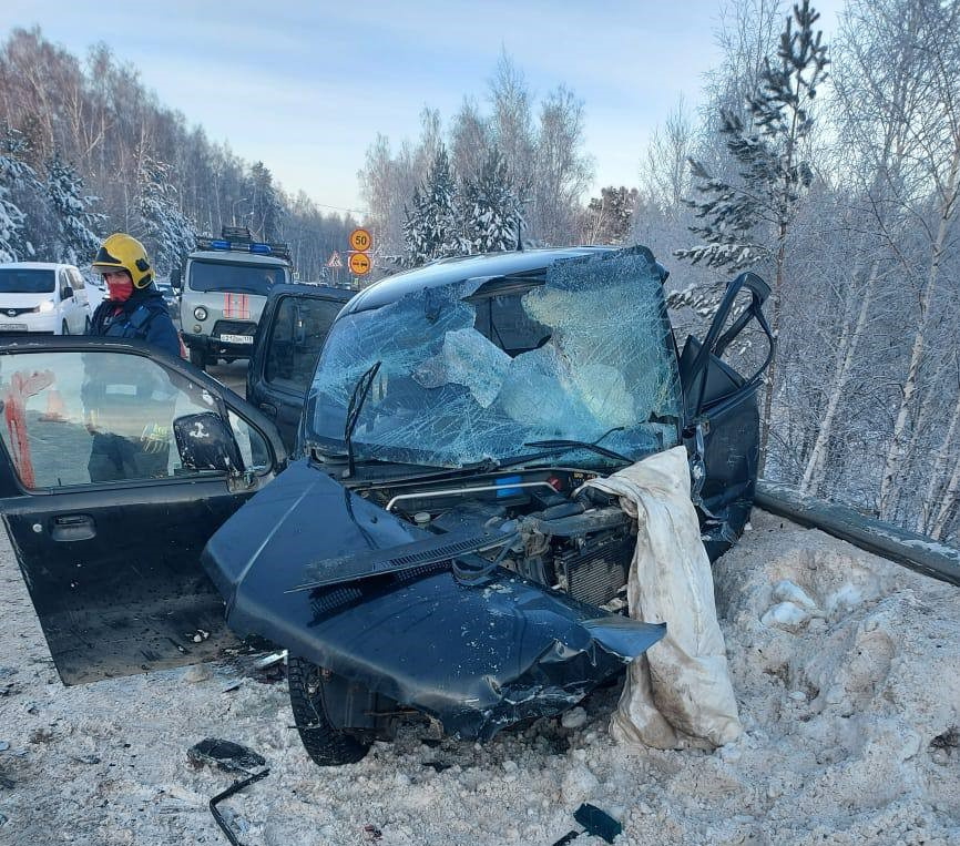 Под Иркутском в результате ДТП погибли пожилой водитель и его пассажирка