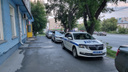 В Новосибирске колонну машин ГИБДД застукали за массовым нарушением — показываем, каким и где