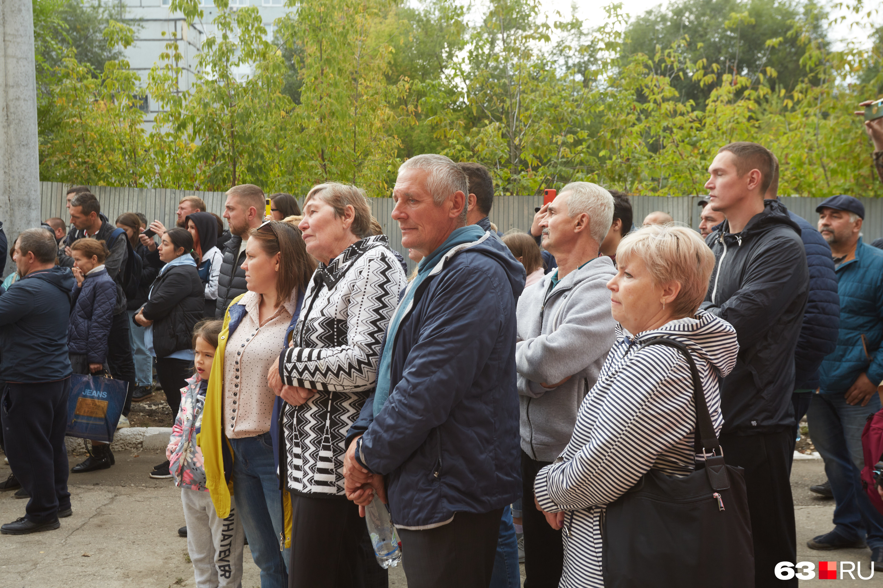 На проводы собралась вся семья На проводы собралась вся семья