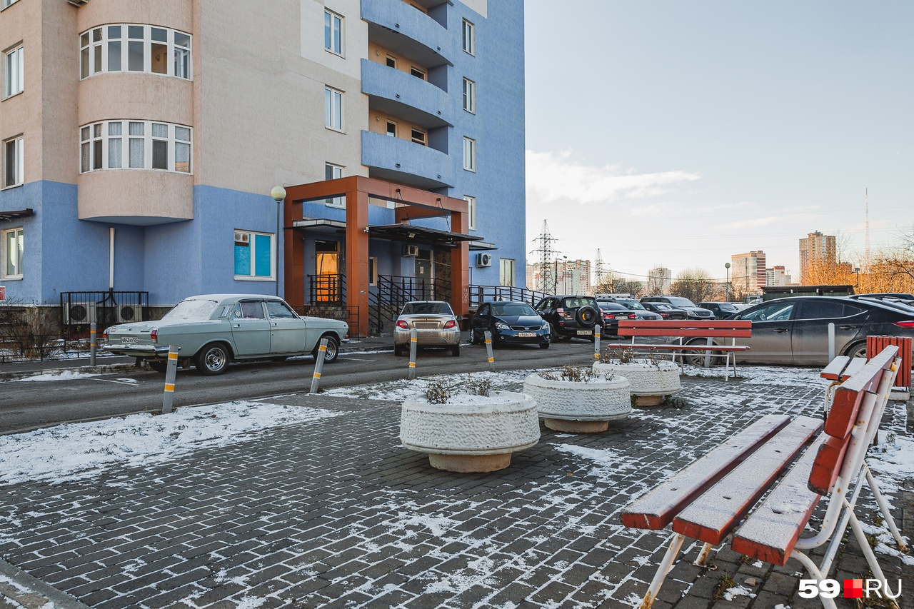 Про неудобство парковок в ЖК слышали даже те, кто здесь не живет Про неудобство парковок в ЖК слышали даже те, кто здесь не живет