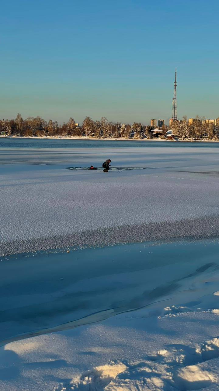 Два подростка провалились под лед на реке Ангаре в Иркутске