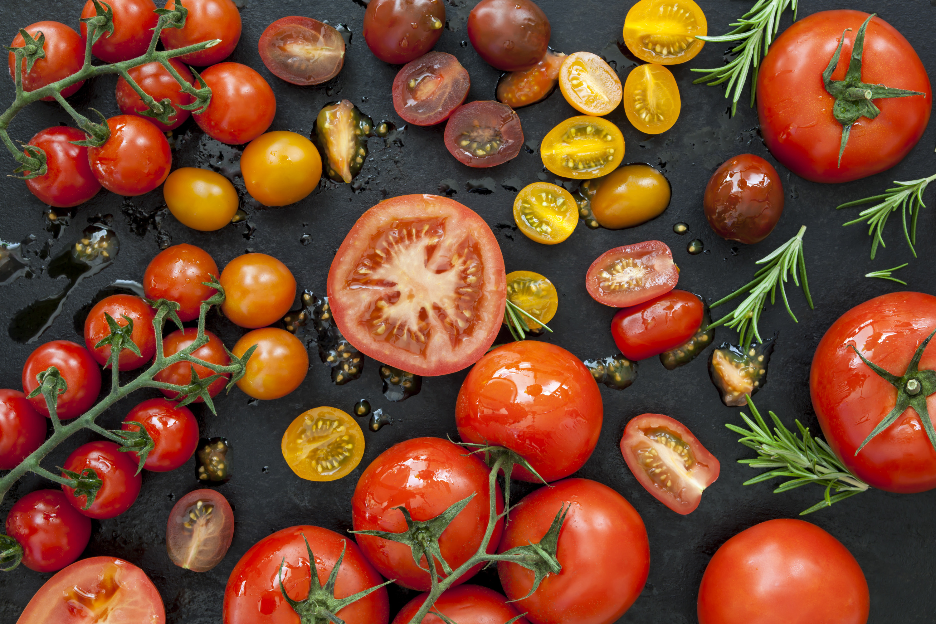 Сейчас можно выращивать томаты самых разных форм и расцветок