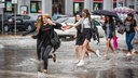 На линейку с зонтиками: синоптики предупредили о дожде 1 сентября