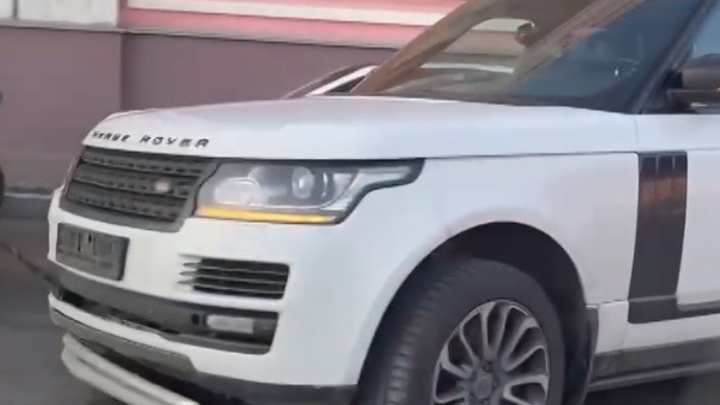 В Mercedes помощника полпреда президента врезался нижегородец на Range Rover