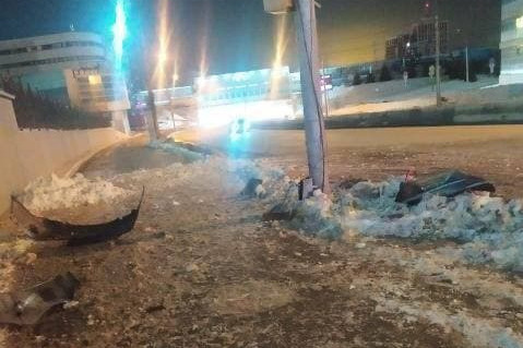 Детали машины отбросило на несколько метров Детали машины отбросило на несколько метров