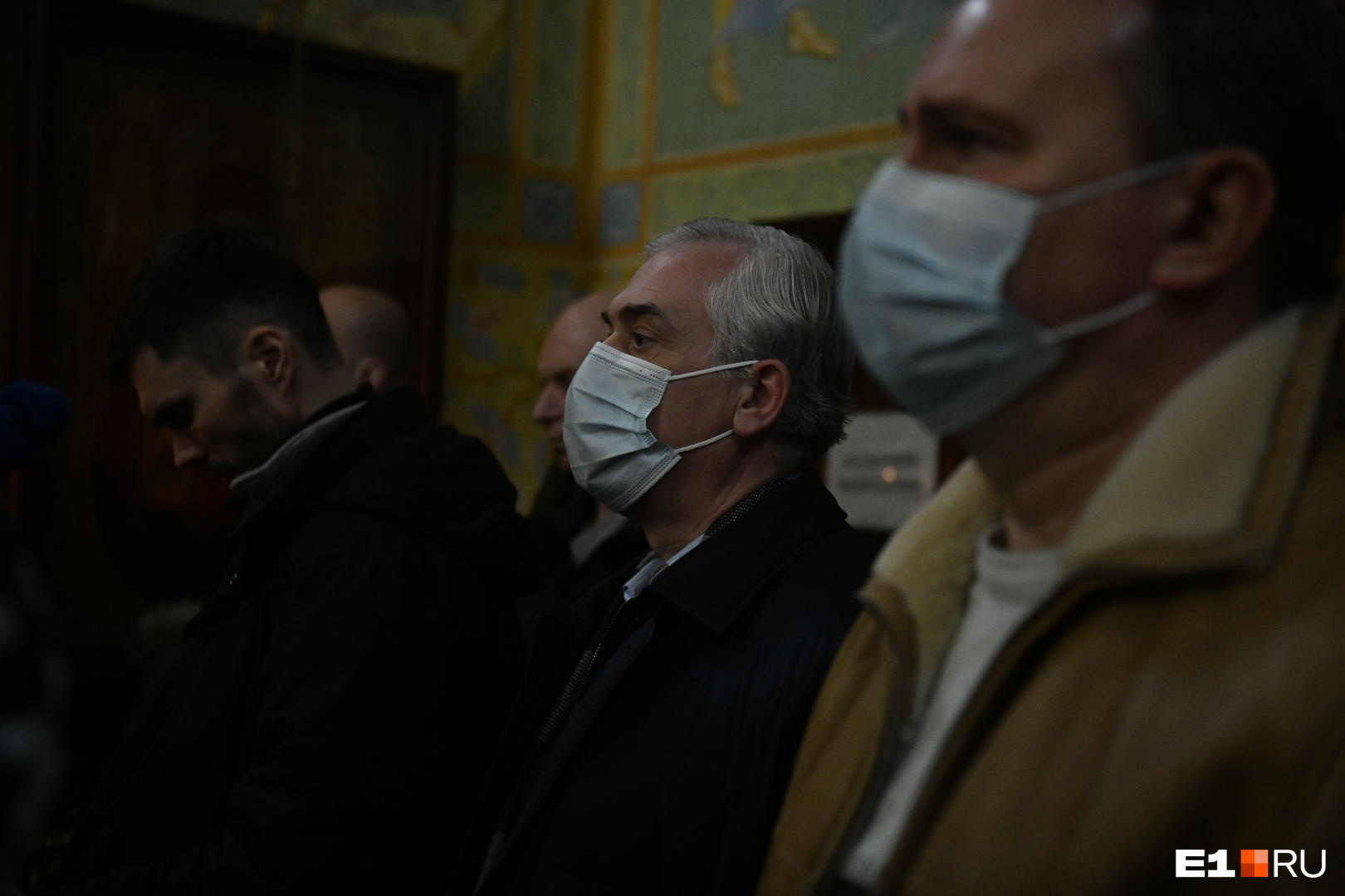 Ректор экономического университета был в маске, но мы его узнали