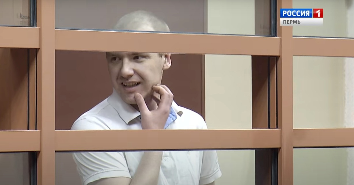 Эти кадры (мы используем скриншоты видео) сделали телевизионные журналисты на суде над Андреем Серебренниковым Эти кадры (мы используем скриншоты видео) сделали телевизионные журналисты на суде над Андреем Серебренниковым