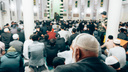 Новосибирские мусульмане отмечают Ураза-байрам — <nobr class="_">10 фото</nobr> с праздничного намаза