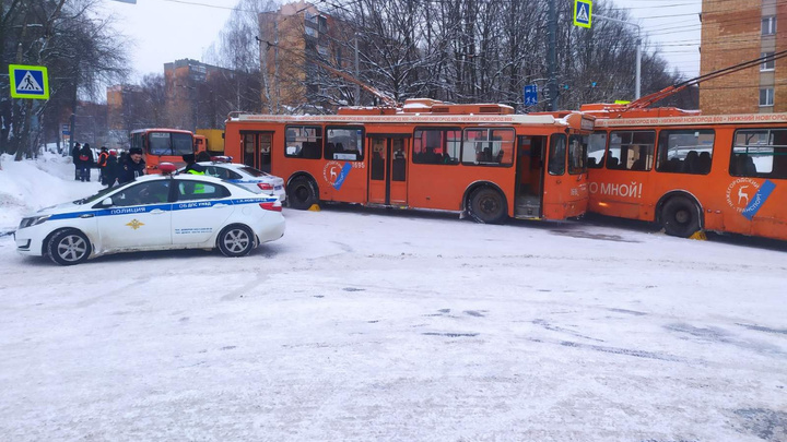 Автобус, троллейбусы и иномарка столкнулись в Нижнем Новгороде