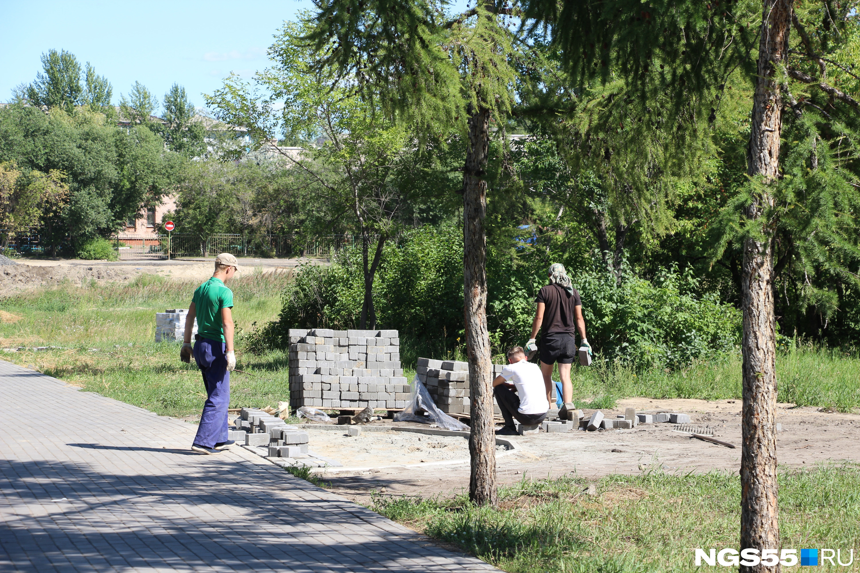 В день визита корреспондента NGS55 на объекте работали всего трое человек